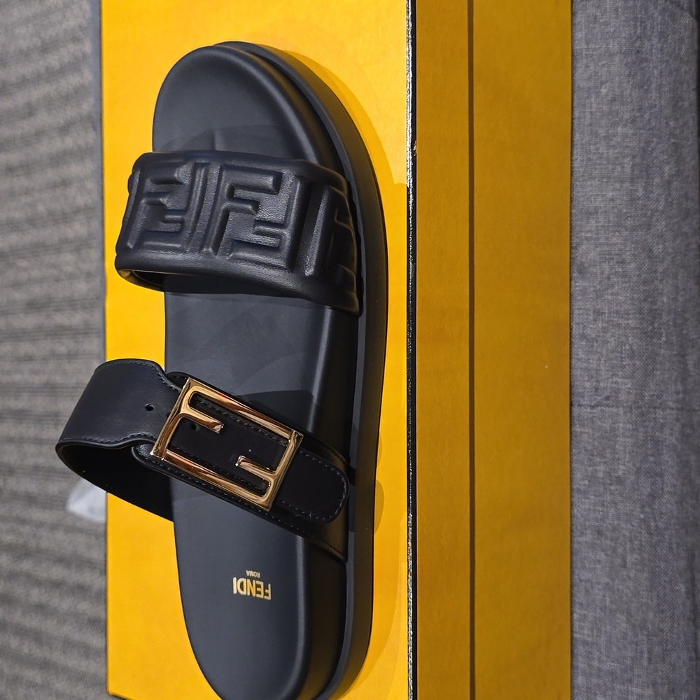 Fendi Nappa Sandal 100%Authentic - Picture 8 of 9